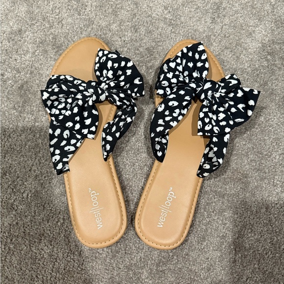 West Loop Tan Sandals with Black and White Bow - Picture 1 of 2